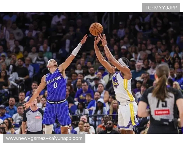 勇士球场打法:外线跑位与内线联动持续带来破坏力 勇士球场打法:外线跑位与内线联动持续带来破坏力