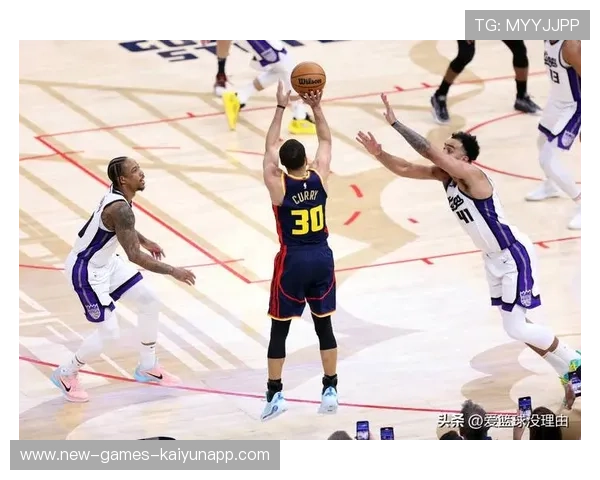 库里连环三分狂轰，勇士再度点燃看台